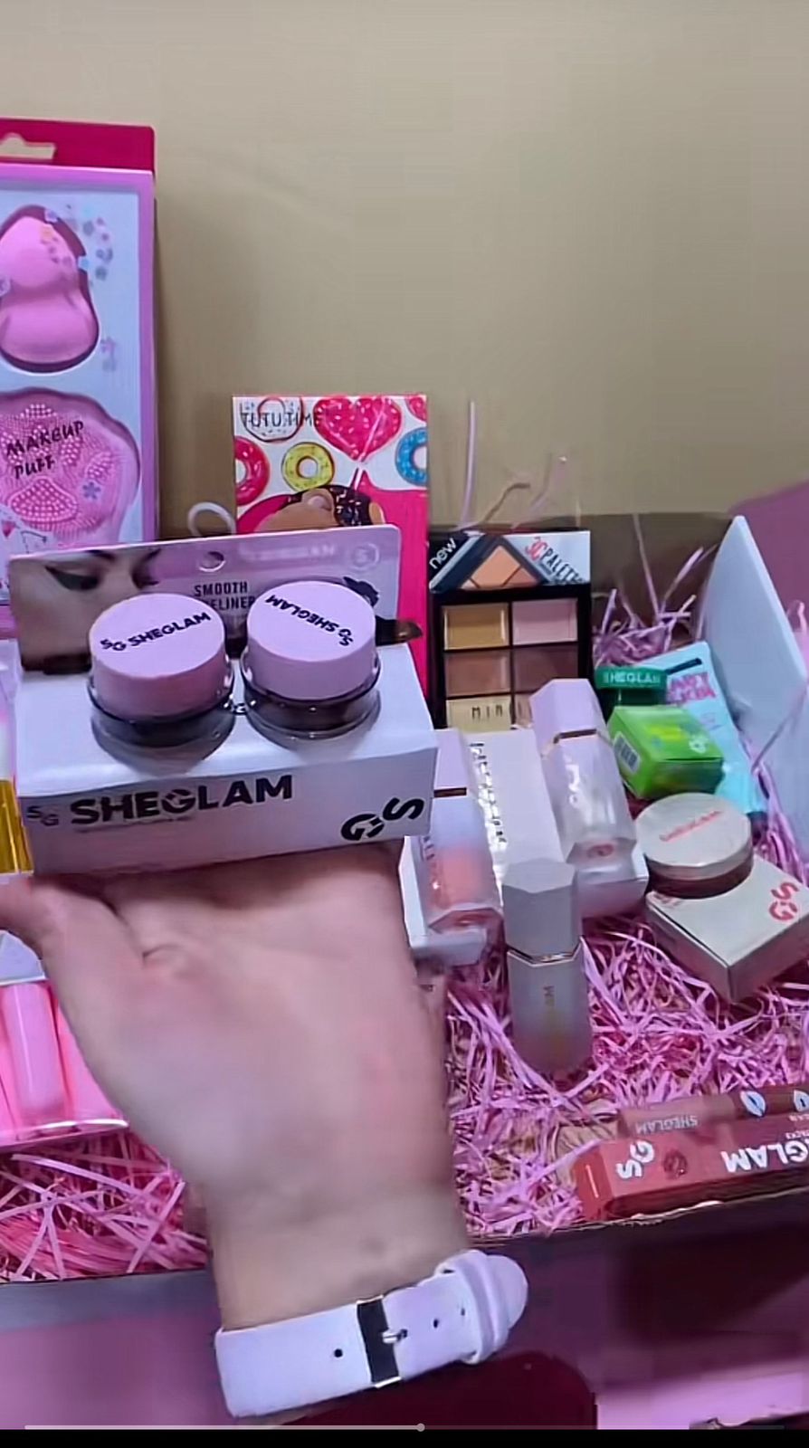 MAKEUP DEAL in 2300 Only