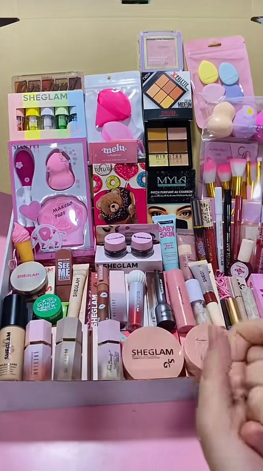 MAKEUP DEAL in 2300 Only